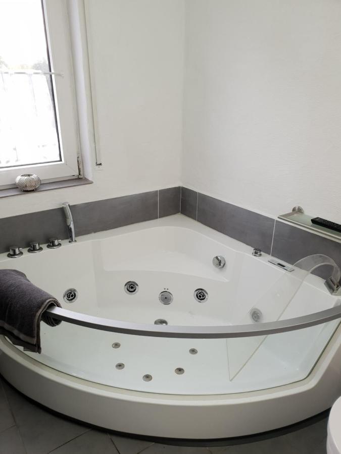 Münstermaifeld Schoene Wohnung Kleiner Onkel Auf Idyllischem Reiterhof Nahe Burg Eltz מראה חיצוני תמונה